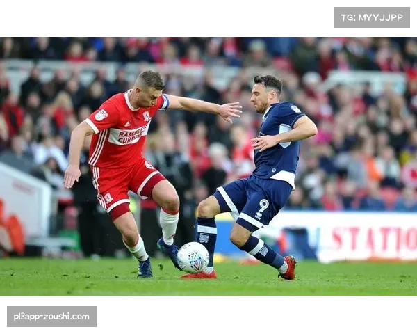 伯恩茅斯塔韦尼耶边路突破制造威胁，曼联临时防线在协防补位中出现漏洞